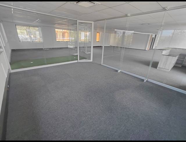290M² OFFICE TO LET IN BRYANSTON